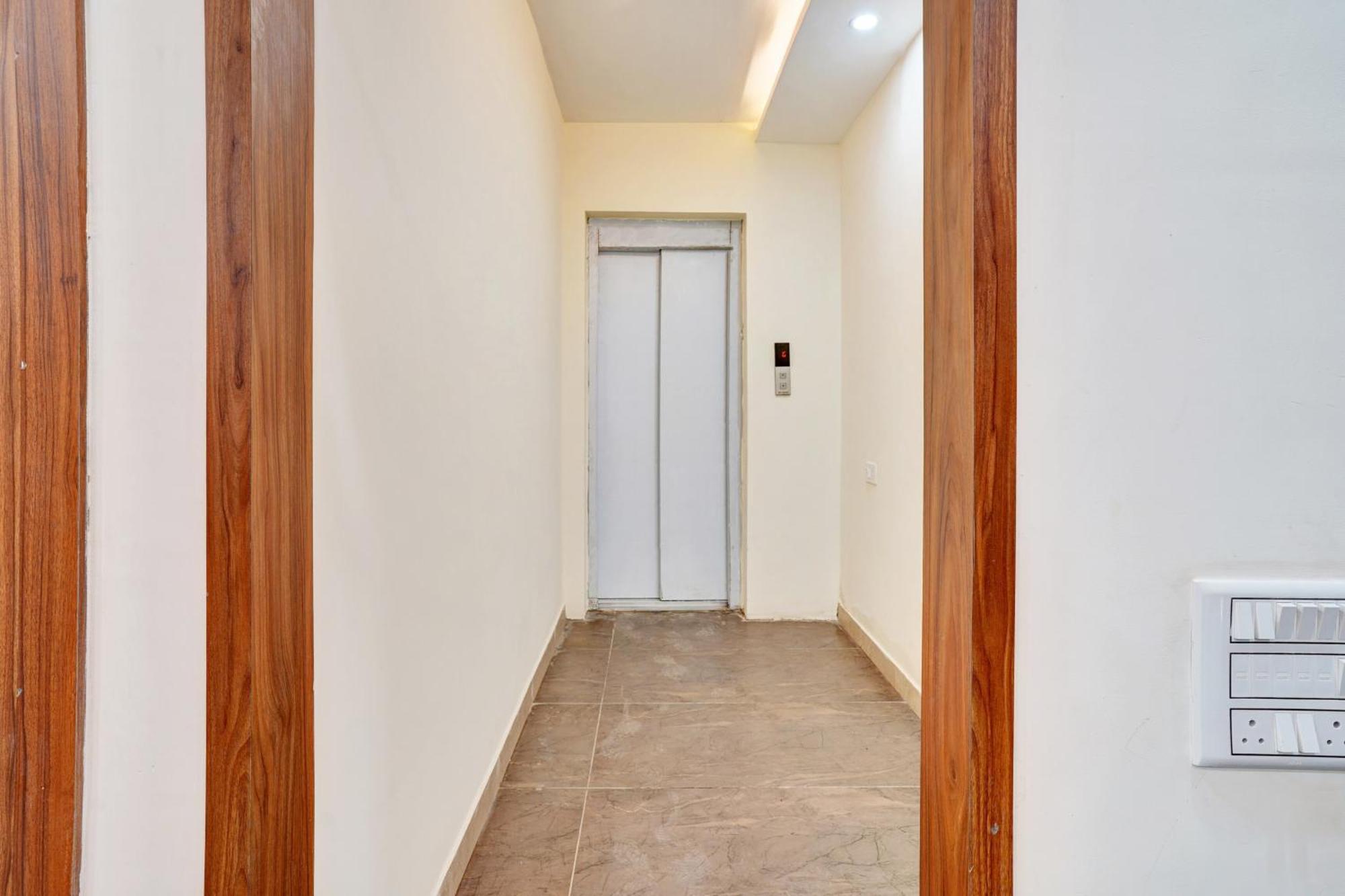 העיר בנגלור Hotel O Gayathri Metro Deluxe מראה חיצוני תמונה